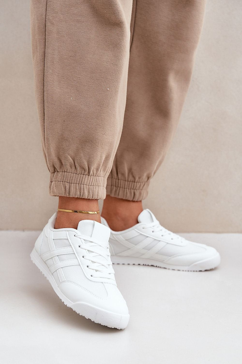 Mira Women's Low Sneakers – Comfort and Style for Everyday Wear white / 36 MAHYSTYLE