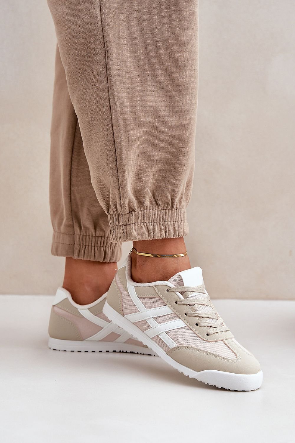 Mira Women's Low Sneakers – Comfort and Style for Everyday Wear white / 36 MAHYSTYLE