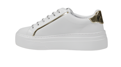 Guess Marina – Stilrene hvite slip-on sneakers for vår og sommer
