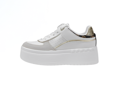 Guess Priddy – Trendy hvite platåsneakers for vår og sommer
